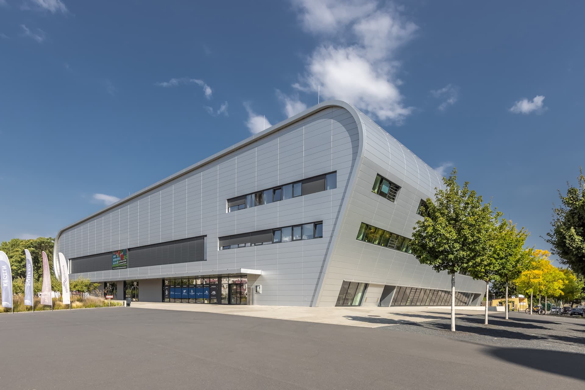 Außenansicht der Ballsportarena Dresden